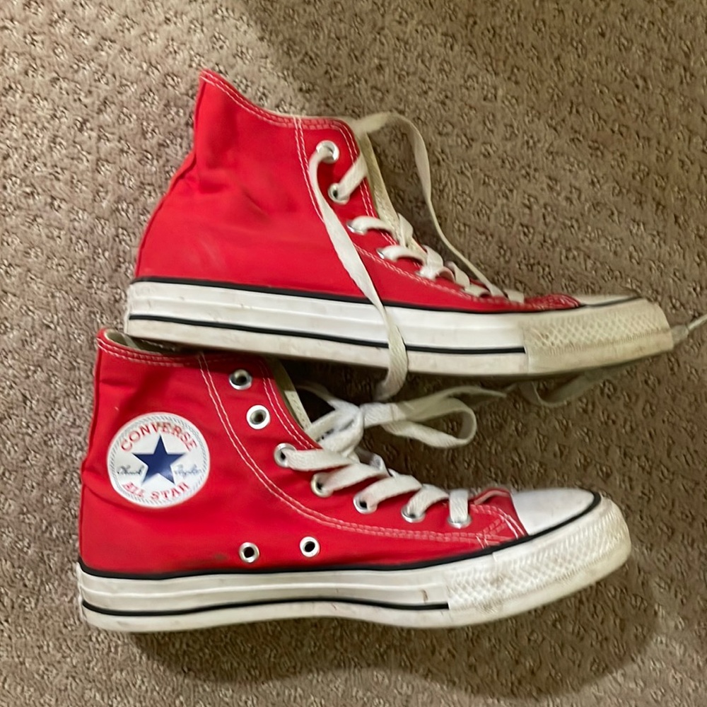 Red converse women 7